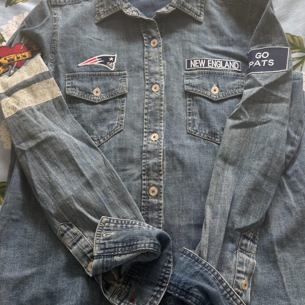 WEAR by Erin Andrews New England Patriot Denim Shirt